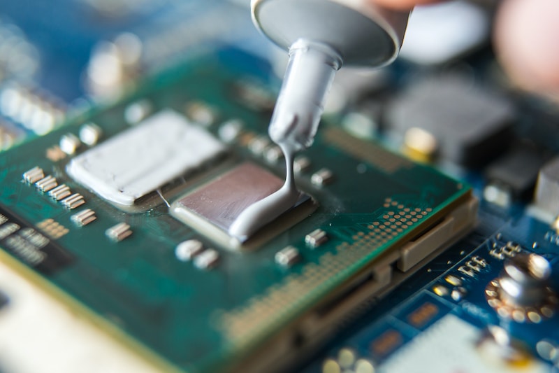 Is thermal paste toxic?