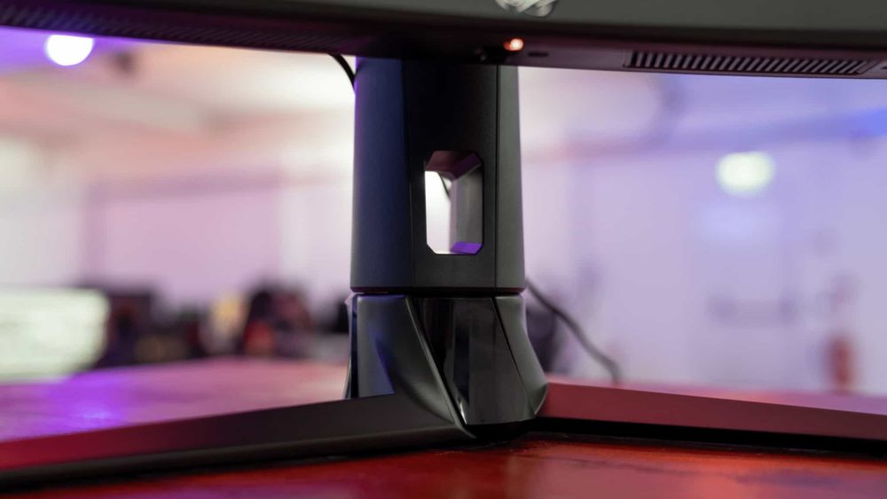 Asus ROG Strix XG43VQ Monitor Review - Stand