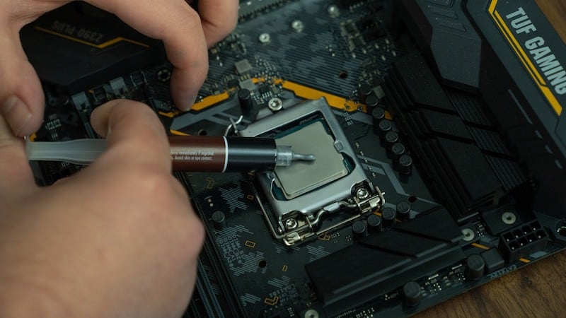 How to Remove Thermal Paste of your CPU or GPU?