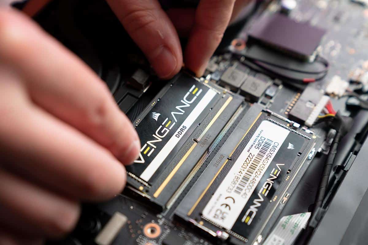 So aktualisieren Sie RAM auf Laptop-Geräten DDR5-Laptop-RAM-Upgrade Schritt 10