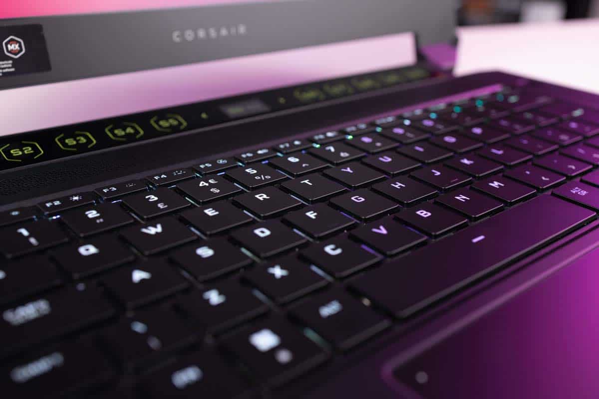 Corsair Voyager a1600 keyboard trackpad 1