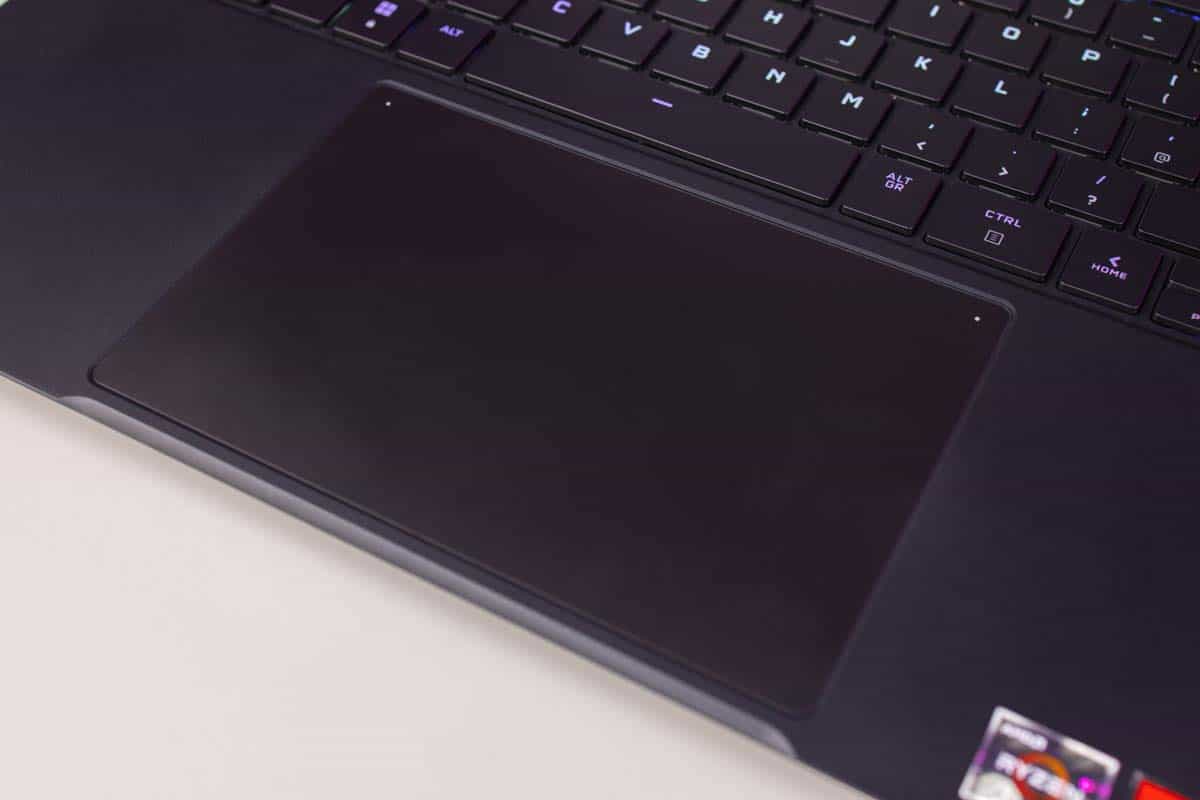 Corsair Voyager a1600 keyboard trackpad 2