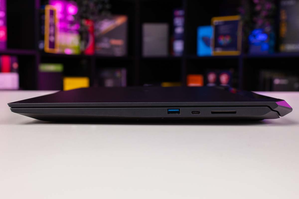 Corsair Voyager a1600 ports 2