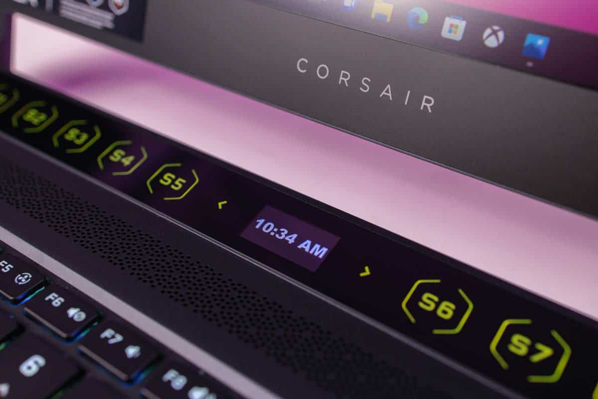 Corsair Voyager a1600 s macro bar 1