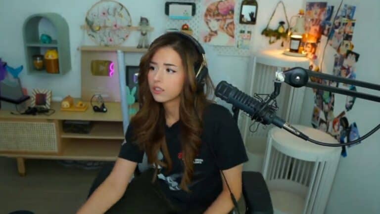 what gaming chair does pokimane use