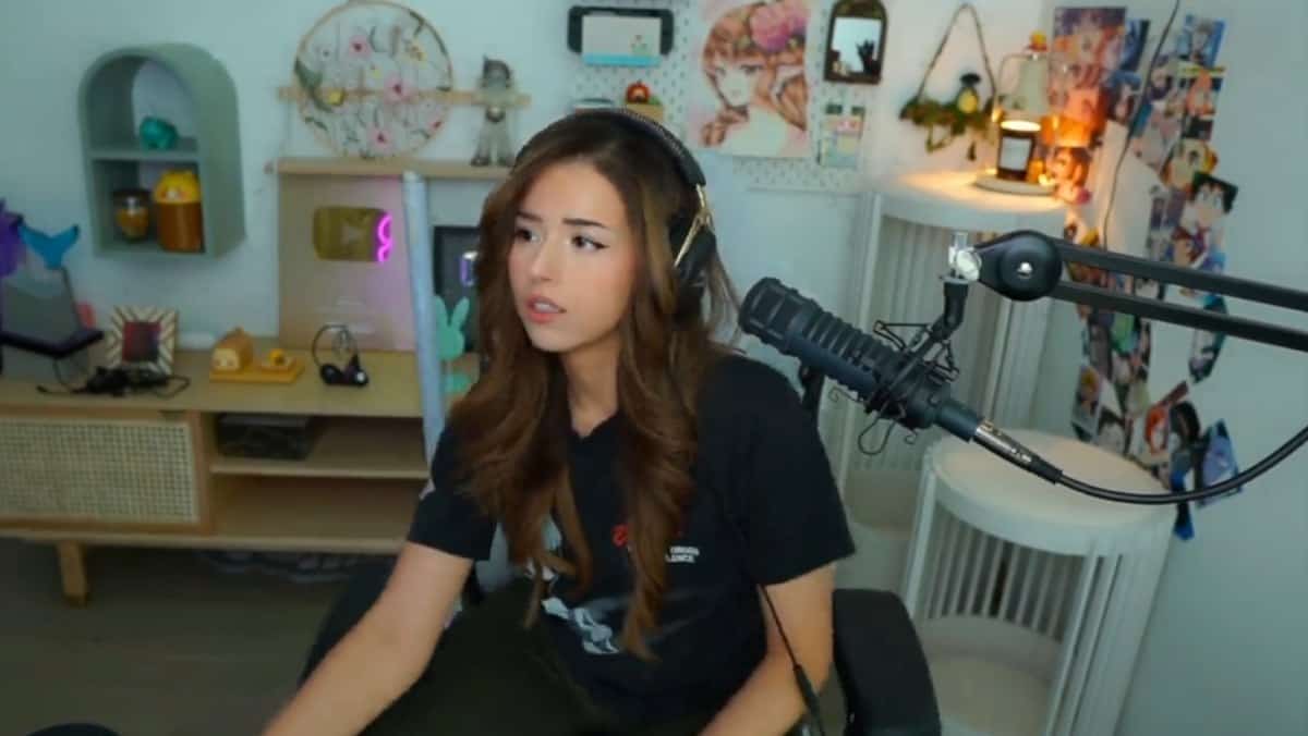 What gaming chair does pokimane use?