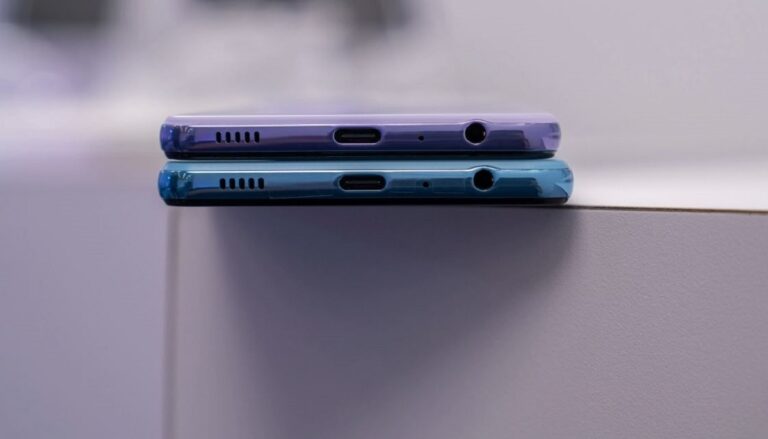 Does the Samsung Galaxy S23 have a headphone jack Does the Galaxy S23 Ultra have a headphone jack
