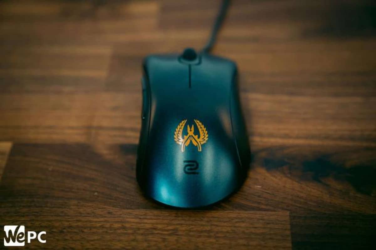 What gaming mouse does BuZz use?