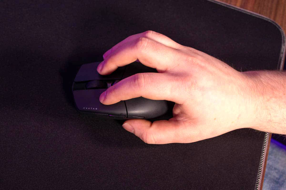 The Best Mouse Grip for FPS Games: Explained - Switch and Click