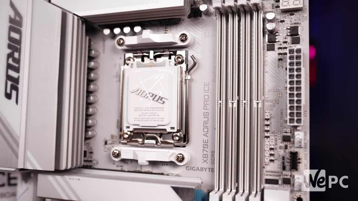 AORUS X870 Pro Ice (2 of 8)