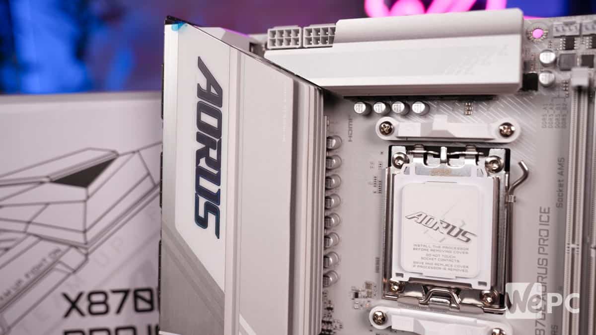 AORUS X870 Pro Ice (3 of 8)