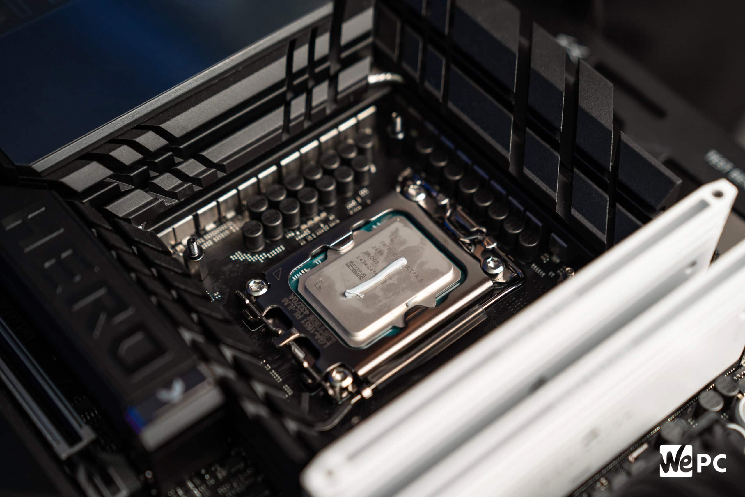 wepc Intel core ultra9 in socket